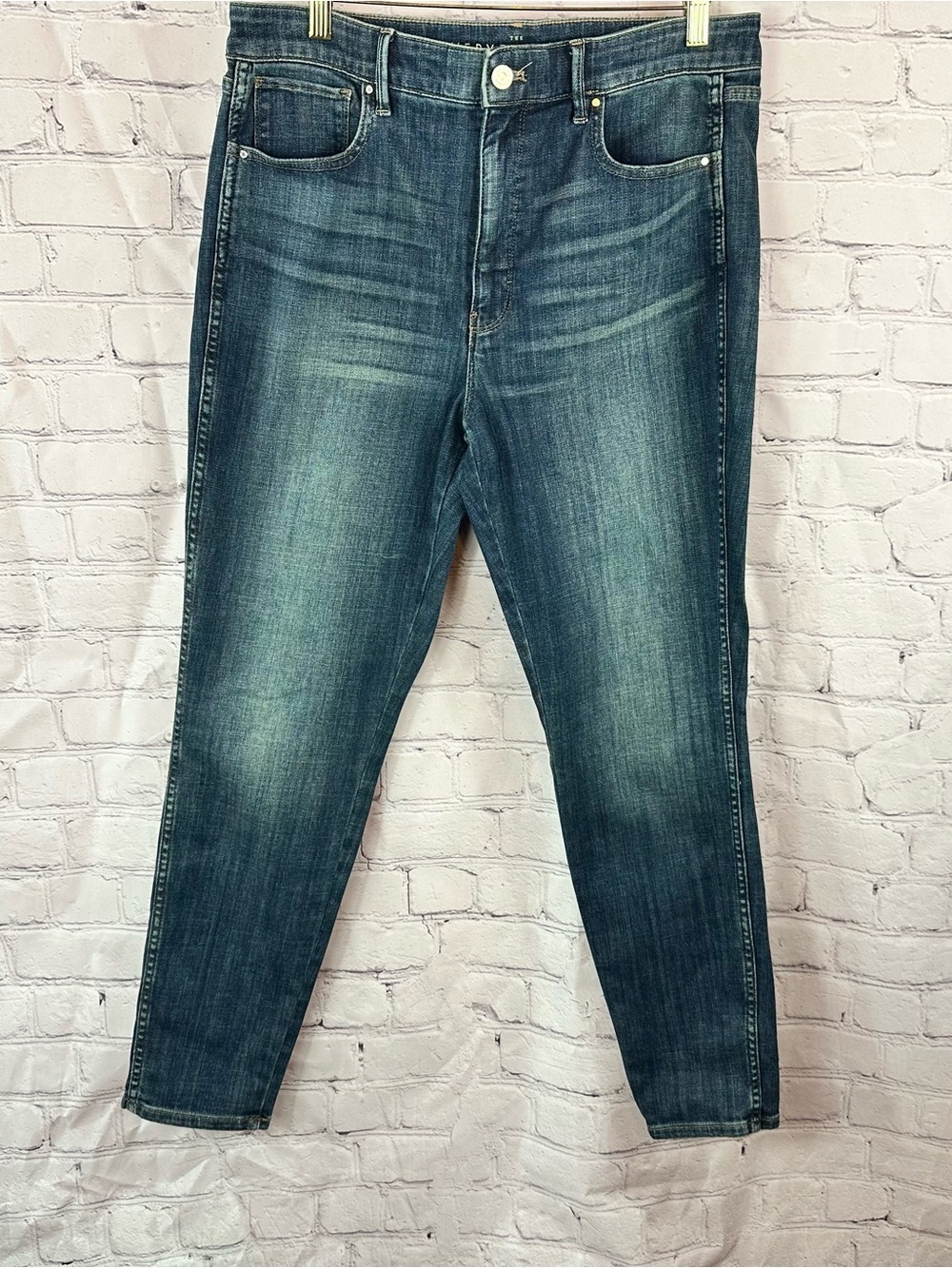 White House Black Market Women's Skinny Jeans in Faded Blue